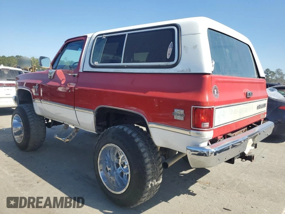 1987 Chevrolet Blazer z VIN 1GNEV18K6HF177428, wystawiony jako Copart lot #76925604 z przebiegiem 71 619 mil mil oraz Czysty tytuł • Clean title. Historia ofert i sprzedaży dostępna na DreamBid. Obrazek 2.