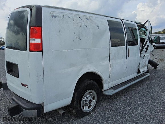 2022 GMC Savana Cargo Van with VIN 1GTW7AFPXN1157360, listed as a Copart auction lot 77179414 with 0 mi miles and Salvage Title. Bid and sale history available at carsss.com. Image 3.