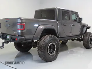 2023 Jeep Gladiator Freedom z VIN 1C6HJTAG2PL519578, wystawiony jako Copart lot #58429715 z przebiegiem 41 914 mil mil oraz Szkoda całkowita • Salvage title. Historia ofert i sprzedaży dostępna na DreamBid. Obrazek 3.