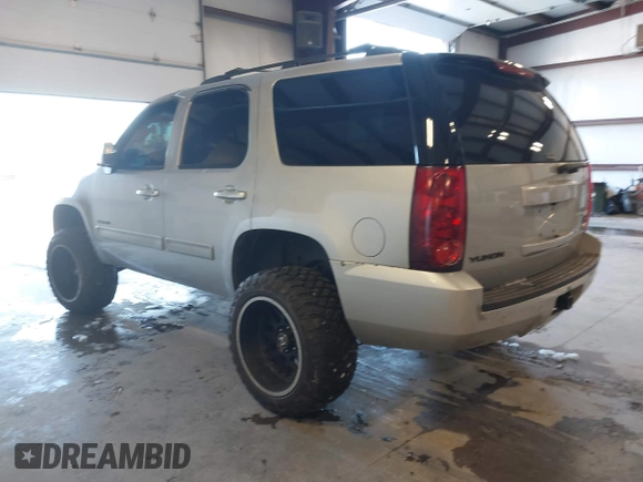 2012 GMC Yukon SLT with VIN 1GKS2CE03CR134986, listed as a IAAI auction lot 41352570 with 141,098 mi miles. Bid and sale history available at carsss.com. Image 3.
