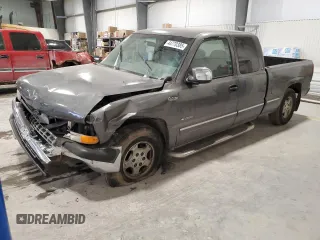 2000 Chevrolet Silverado 1500 LS with VIN 1GCEC19T8YZ113332, listed as a Copart auction lot 44770385 with 0 mi miles and Salvage Title. Bid and sale history available at carsss.com. Image 1.
