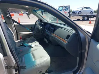 2005 Ford Crown Victoria LX с VIN 2FAFP74W75X166169, выставлен на аукционе IAAI как лот 42406708 с пробегом 85 372 миль миль и . История ставок и продаж доступна на DreamBid. Изображение 5.
