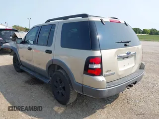 2006 Ford Explorer XLT with VIN 1FMEU738X6UA54701, listed as a IAAI auction lot 40302306 with 194,747 mi miles. Bid and sale history available at carsss.com. Image 3.