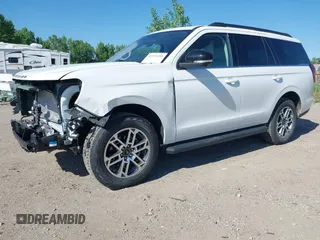 2025 Ford Expedition XLT с VIN 1FMJU1J85SEA23004, выставлен на аукционе IAAI как лот 42395289 с пробегом 1 917 миль миль и . История ставок и продаж доступна на DreamBid. Изображение 23.