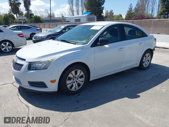 2014 Chevrolet Cruze LS z VIN 1G1PA5SH0E7126636, wystawiony jako IAAI lot #41949492 z przebiegiem 119 658 mil mil oraz . Historia ofert i sprzedaży dostępna na DreamBid. Obrazek 2.