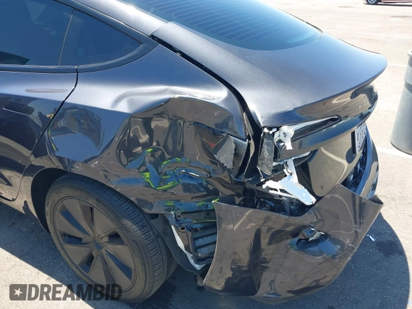 2024 Tesla Model 3 z VIN 5YJ3E1EA4RF721281, wystawiony jako IAAI lot #42238541 z przebiegiem 28 679 mil mil oraz . Historia ofert i sprzedaży dostępna na DreamBid. Obrazek 6.