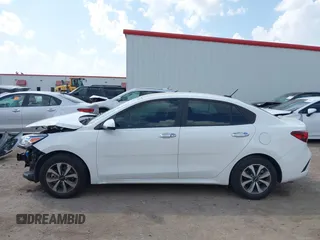 2023 Kia Rio S z VIN 3KPA24AD7PE550899, wystawiony jako IAAI lot #41882407 z przebiegiem 24 966 mil mil oraz . Historia ofert i sprzedaży dostępna na DreamBid. Obrazek 14.