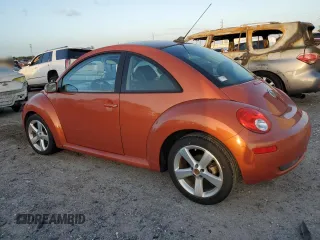2010 Volkswagen New Beetle Coupe with VIN 3VWRW3AG8AM032953, listed as a Copart auction lot 77869254 with 0 mi miles and Clean Title. Bid and sale history available at carsss.com. Image 2.