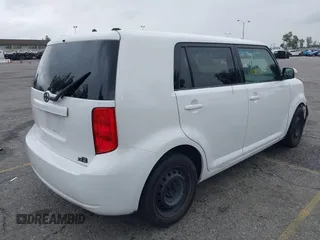 2008 Scion xB z VIN JTLKE50E681039754, wystawiony jako IAAI lot #42067611 z przebiegiem 133 463 mil mil oraz . Historia ofert i sprzedaży dostępna na DreamBid. Obrazek 4.