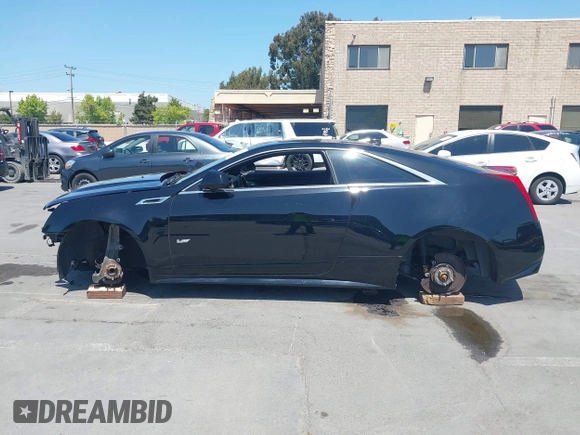 2013 Cadillac CTS-V z VIN 1G6DV1EP6D0138259, wystawiony jako IAAI lot #42175072 z przebiegiem Nie podano mil oraz . Historia ofert i sprzedaży dostępna na DreamBid. Obrazek 13.