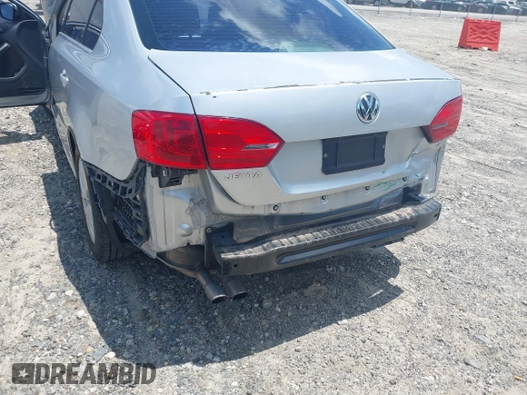 2014 Volkswagen Jetta SE with VIN 3VWD07AJ6EM240396, listed as a IAAI auction lot 42503653 with 146,920 mi miles and . Bid and sale history available at DreamBid. Image 6.