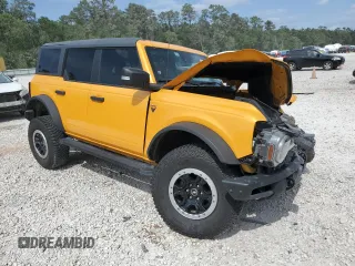 2022 Ford Bronco z VIN 1FMEE5DH2NLB68468, wystawiony jako Copart lot #53645805 z przebiegiem 25 411 mil mil oraz Szkoda całkowita • Salvage title. Historia ofert i sprzedaży dostępna na DreamBid. Obrazek 4.