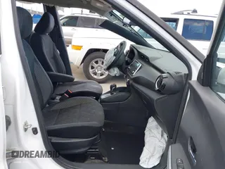 2020 Nissan Kicks SV z VIN 3N1CP5CV3LL483605, wystawiony jako IAAI lot #42261522 z przebiegiem 53 381 mil mil oraz . Historia ofert i sprzedaży dostępna na DreamBid. Obrazek 5.
