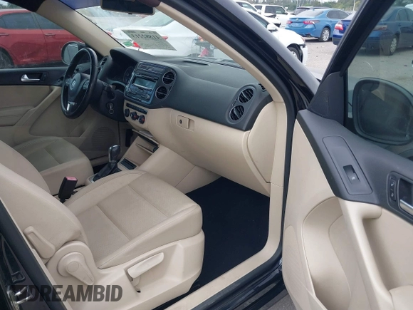 2014 Volkswagen Tiguan SE z VIN WVGAV3AXXEW535128, wystawiony jako IAAI lot #41882213 z przebiegiem 103 161 mil mil oraz . Historia ofert i sprzedaży dostępna na DreamBid. Obrazek 5.