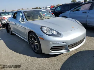 2015 Porsche Panamera 4 with VIN WP0AA2A71FL001349, listed as a Copart auction lot 67675673 with 44,195 mi miles. Bid and sale history available at carsss.com. Image 4.