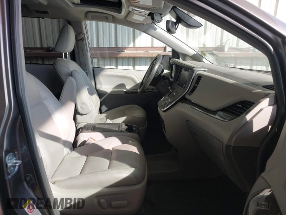 2019 Toyota Sienna XLE Auto Access Seat with VIN 5TDYZ3DC1KS986993, listed as a IAAI auction lot 40575042 with 73,581 mi miles. Bid and sale history available at carsss.com. Image 5.