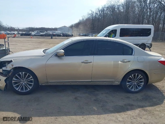 2011 Hyundai Genesis with VIN KMHGC4DF5BU119102, listed as a IAAI auction lot 41723094 with 136,230 mi miles. Bid and sale history available at carsss.com. Image 14.