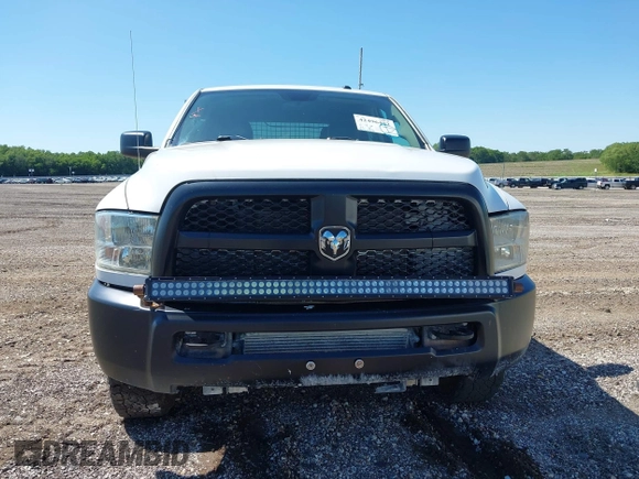 2017 Ram 2500 Tradesman z VIN 3C6UR5CLXHG620105, wystawiony jako IAAI lot #42496482 z przebiegiem 89 150 mil mil oraz . Historia ofert i sprzedaży dostępna na DreamBid. Obrazek 13.