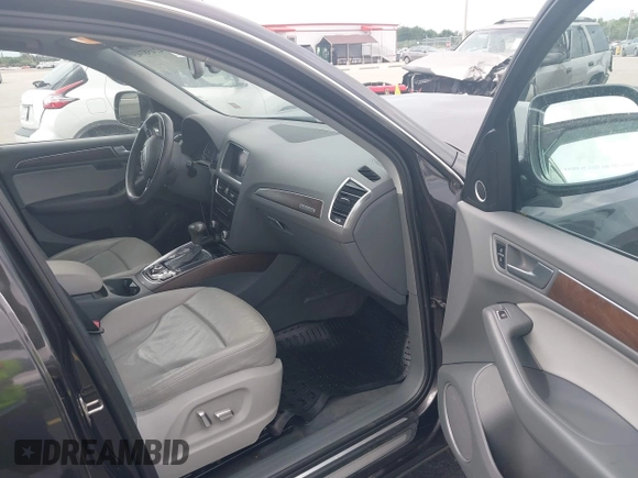 2015 Audi Q5 Premium Plus z VIN WA1LFAFP7FA078648, wystawiony jako IAAI lot #42458743 z przebiegiem 108 057 mil mil oraz . Historia ofert i sprzedaży dostępna na DreamBid. Obrazek 5.