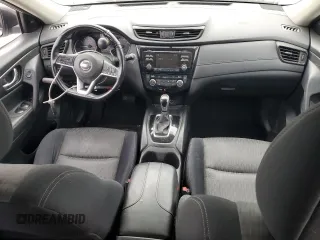 2017 Nissan Rogue SV z VIN JN8AT2MT9HW143571, wystawiony jako Copart lot #53751385 z przebiegiem 105 333 mil mil oraz Szkoda całkowita • Salvage title. Historia ofert i sprzedaży dostępna na DreamBid. Obrazek 8.