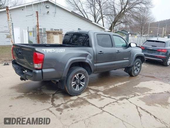2017 Toyota Tacoma SR5 with VIN 3TMCZ5AN3HM113332, listed as a IAAI auction lot 41757467 with 199,846 mi miles. Bid and sale history available at carsss.com. Image 4.