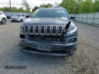 2017 Jeep Cherokee 75th Anniversary Edition z VIN 1C4PJMCB6HW568617, wystawiony jako Copart lot #55607595 z przebiegiem 83 662 mil mil oraz Szkoda całkowita • Salvage title. Historia ofert i sprzedaży dostępna na DreamBid. Obrazek 14.