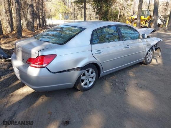 2006 Toyota Avalon XL with VIN 4T1BK36B46U147688, listed as a IAAI auction lot 41886568 with 210,581 mi miles. Bid and sale history available at carsss.com. Image 4.
