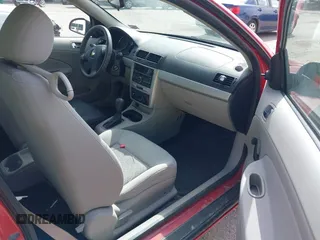 2010 Chevrolet Cobalt LS z VIN 1G1AB1F51A7180341, wystawiony jako IAAI lot #42251796 z przebiegiem 147 737 mil mil oraz . Historia ofert i sprzedaży dostępna na DreamBid. Obrazek 5.