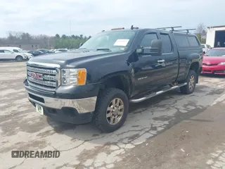 2011 GMC Sierra 2500HD Work Truck z VIN 1GT22ZC82BZ459036, wystawiony jako IAAI lot #42126973 z przebiegiem 122 296 mil mil oraz . Historia ofert i sprzedaży dostępna na DreamBid. Obrazek 17.
