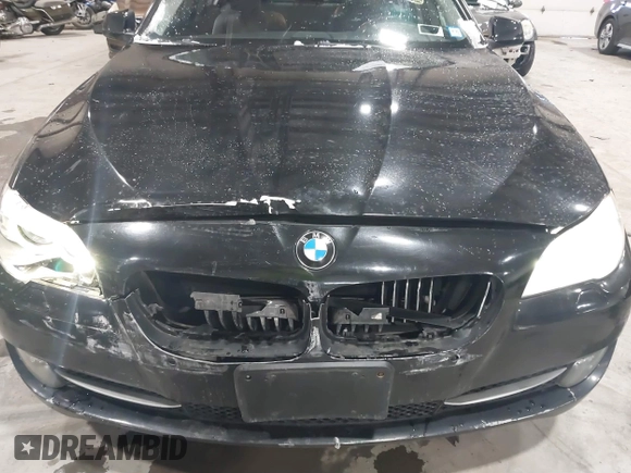 2013 BMW 5 Series 528i xDrive with VIN WBAXH5C57DD109045, listed as a IAAI auction lot 41525875 with 121,549 mi miles. Bid and sale history available at carsss.com. Image 6.
