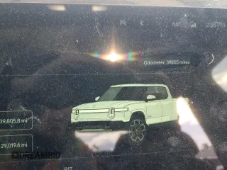 2022 Rivian R1T Launch Edition with VIN 7FCTGAAL7NN005563, listed as a Copart auction lot 47476365 with 39,805 mi miles and Salvage Title. Bid and sale history available at DreamBid. Image 9.