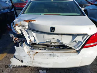 2014 Hyundai Equus Signature with VIN KMHGH4JH2EU083333, listed as a IAAI auction lot 41456178 with 111,929 mi miles and . Bid and sale history available at DreamBid. Image 5.