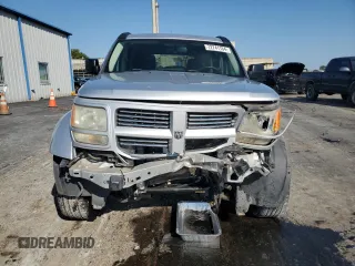 2011 Dodge Nitro SXT z VIN 1D4PT5GK5BW541154, wystawiony jako Copart lot #72741154 z przebiegiem 154 746 mil mil oraz Szkoda całkowita • Salvage title. Historia ofert i sprzedaży dostępna na DreamBid. Obrazek 5.