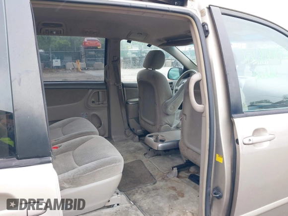 2008 Toyota Sienna CE z VIN 5TDZK23C88S141135, wystawiony jako IAAI lot #42272852 z przebiegiem 241 336 mil mil oraz . Historia ofert i sprzedaży dostępna na DreamBid. Obrazek 8.