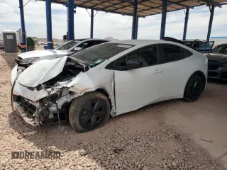 2023 Toyota Prius LE z VIN JTDACAAU2P3011271, wystawiony jako Copart lot #56991485 z przebiegiem 34 796 mil mil oraz Szkoda całkowita • Salvage title. Historia ofert i sprzedaży dostępna na DreamBid. Obrazek 1.