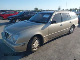 2001 Mercedes-Benz E-Class with VIN WDBJH65J41B225835, listed as a IAAI auction lot 41747129 with 193,071 mi miles. Bid and sale history available at carsss.com. Image 2.