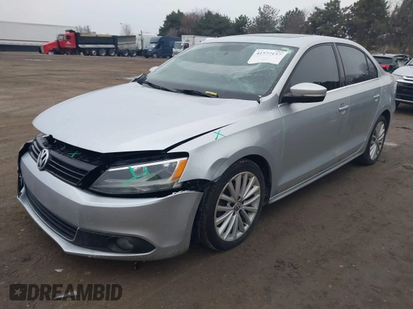 2014 Volkswagen Jetta SEL z VIN 3VWL17AJ4EM442937, wystawiony jako IAAI lot #41577157 z przebiegiem 98 171 mil mil oraz . Historia ofert i sprzedaży dostępna na DreamBid. Obrazek 2.
