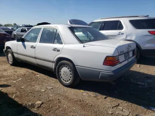 1988 Mercedes-Benz 300 E with VIN WDBEA30DXJA700058, listed as a Copart auction lot 58342374 with 210,787 mi miles and Clean Title. Bid and sale history available at DreamBid. Image 2.