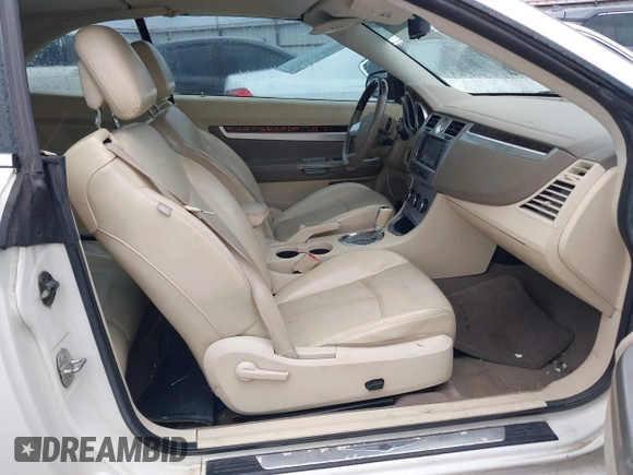 2010 Chrysler Sebring Limited z VIN 1C3BC6EV2AN122617, wystawiony jako IAAI lot #41932002 z przebiegiem 135 264 mil mil oraz . Historia ofert i sprzedaży dostępna na DreamBid. Obrazek 5.