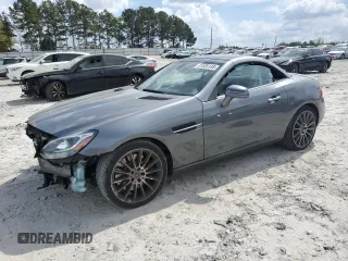 2018 Mercedes-Benz SLC 300 z VIN WDDPK3JA0JF150602, wystawiony jako Copart lot #51535135 z przebiegiem 54 415 mil mil oraz Szkoda całkowita • Salvage title. Historia ofert i sprzedaży dostępna na DreamBid. Obrazek 1.