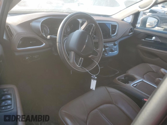 2018 Chrysler Pacifica Limited z VIN 2C4RC1GG8JR125231, wystawiony jako Copart lot #62753534 z przebiegiem Nie podano mil oraz Szkody całkowita. Historia ofert i sprzedaży dostępna na DreamBid. Obrazek 8.