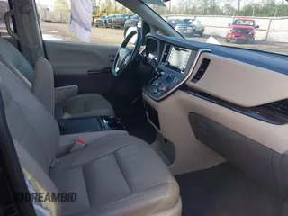 2020 Toyota Sienna XLE z VIN 5TDDZ3DC7LS244873, wystawiony jako IAAI lot #41941263 z przebiegiem 93 545 mil mil oraz . Historia ofert i sprzedaży dostępna na DreamBid. Obrazek 5.