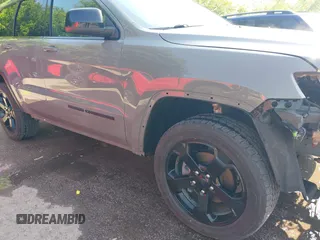 2020 Jeep Grand Cherokee Laredo z VIN 1C4RJFAG4LC262934, wystawiony jako IAAI lot #42441739 z przebiegiem 58 452 mil mil oraz . Historia ofert i sprzedaży dostępna na DreamBid. Obrazek 17.