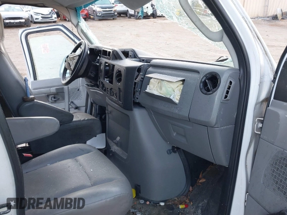 2012 Ford Econoline Cargo Commercial z VIN 1FTNE2EL3CDA08807, wystawiony jako IAAI lot #41293231 z przebiegiem 88 819 mil mil oraz . Historia ofert i sprzedaży dostępna na DreamBid. Obrazek 5.