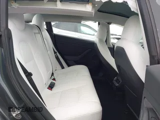 2022 Tesla Model 3 Long Range z VIN 5YJ3E1EB8NF315359, wystawiony jako IAAI lot #42035599 z przebiegiem 54 974 mil mil oraz . Historia ofert i sprzedaży dostępna na DreamBid. Obrazek 8.