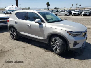 2024 Volvo XC40 Plus Bright Theme с VIN YV4L12UE5R2305987, выставлен на аукционе Copart как лот 53269875 с пробегом 13 682 миль миль и Чистый • Clean title. История ставок и продаж доступна на DreamBid. Изображение 4.