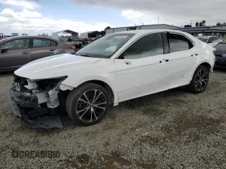 2018 Toyota Camry LE с VIN JTNB11HK0J3005664, выставлен на аукционе Copart как лот 55690555 с пробегом 61 131 миль миль и Списание • Salvage title. История ставок и продаж доступна на DreamBid. Изображение 1.