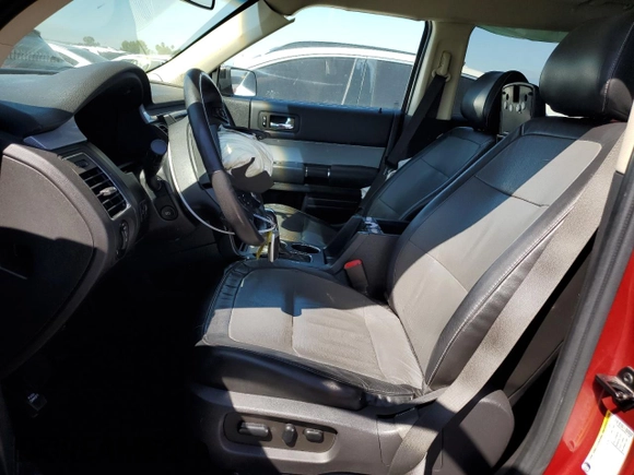 2015 Ford Flex SEL z VIN 2FMGK5C86FBA22188, wystawiony jako Copart lot #50489805 z przebiegiem 102 580 mil mil oraz Szkody całkowita. Historia ofert i sprzedaży dostępna na DreamBid. Obrazek 7.