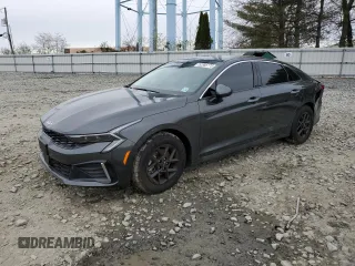 2025 Kia K5 LXS z VIN KNAG24J75S5293831, wystawiony jako Copart lot #52586775 z przebiegiem 4 978 mil mil oraz Szkoda całkowita • Salvage title. Historia ofert i sprzedaży dostępna na DreamBid. Obrazek 1.