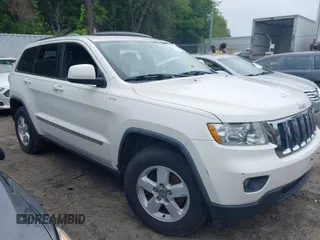 2011 Jeep Grand Cherokee Laredo z VIN 1J4RR4GG0BC670506, wystawiony jako IAAI lot #42462778 z przebiegiem 241 406 mil mil oraz . Historia ofert i sprzedaży dostępna na DreamBid. Obrazek 1.
